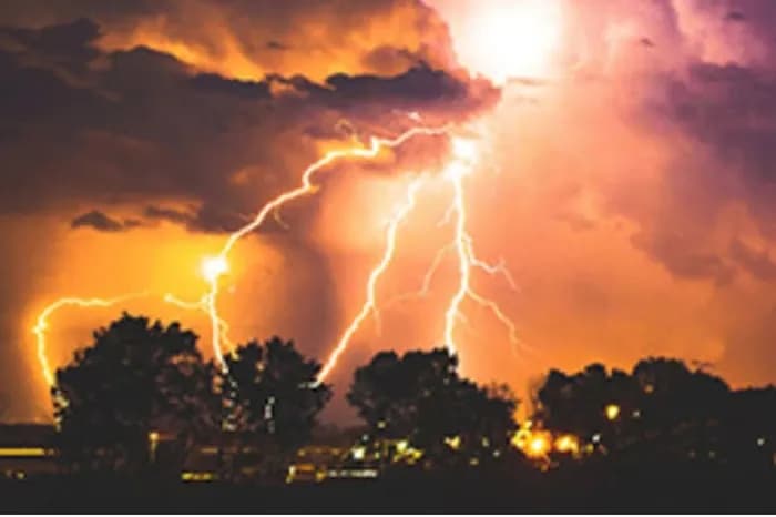 Severe lightning advisory issued for six provinces and four districts