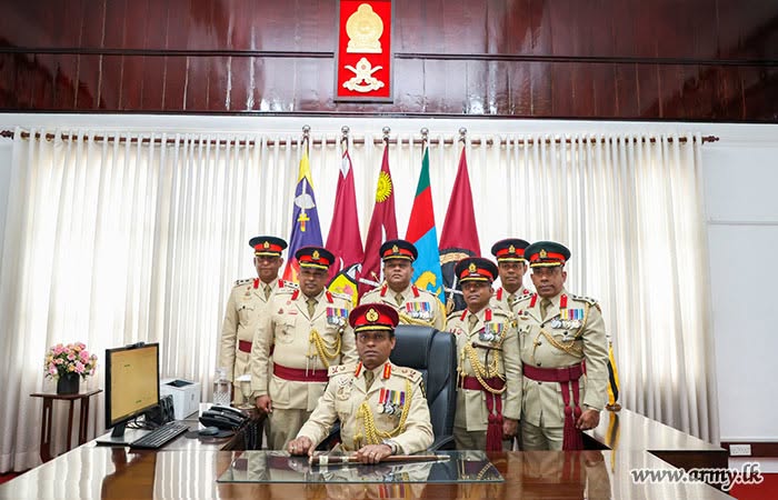 නව බටහිර අණcommanding නිලධාරී Defence Headquarters හි තනතුරු භාර ගනී