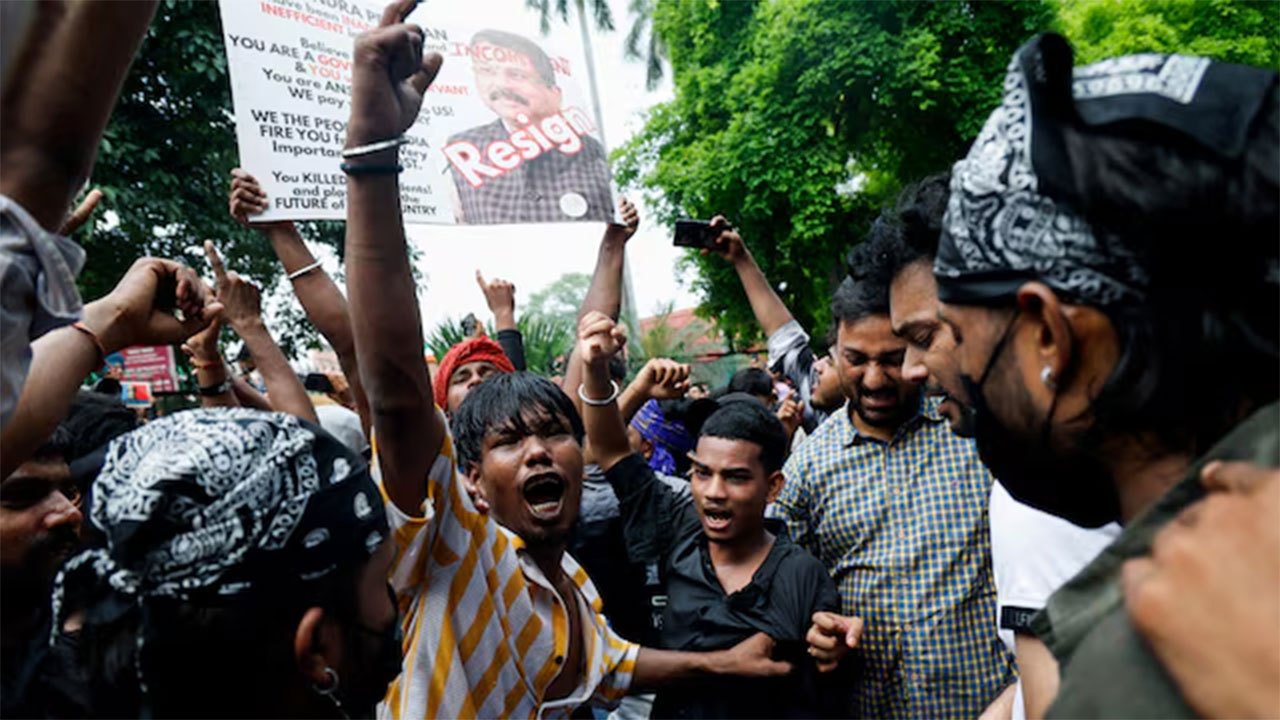 India youth protesters agree to end protests after talks with government