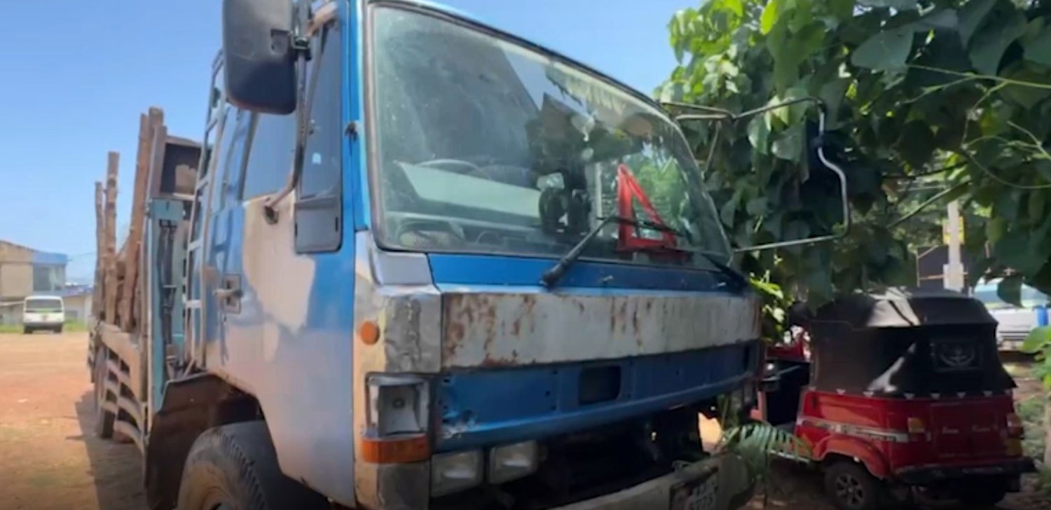 Three Seriously Hurt in Three-Wheeler and Lorry Collision on Chilaw-Colombo Road