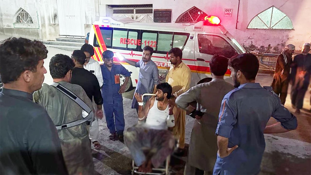 Pakistani Police Post Attacked in Militant Raid; 26 Dead