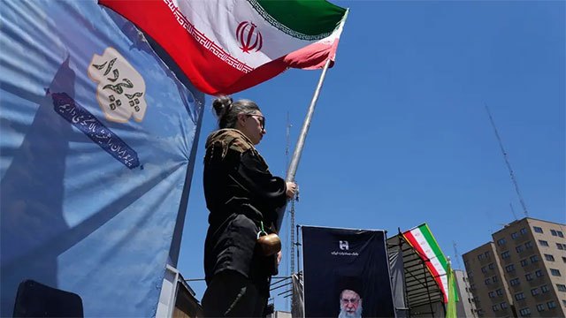Iran threatens retaliation as US launches fresh strikes in escalating regional conflict
