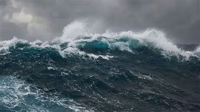 Red Warning Issued for Severe Coastal Weather Conditions