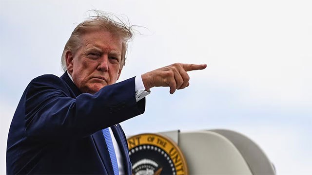 Trump Sets Talks with Iran for Monday, Avoiding Immediate Military Action