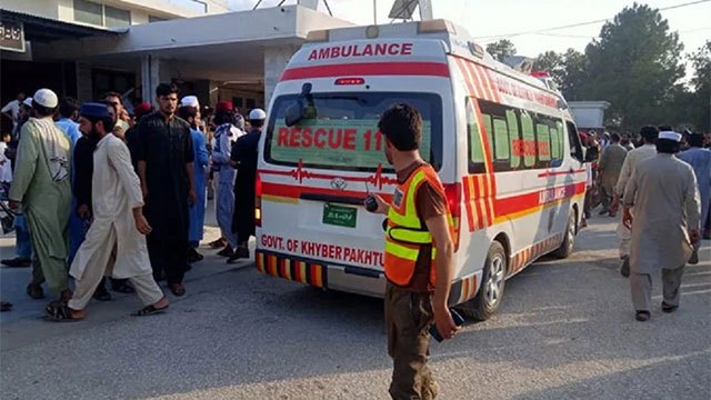 Suicide bombing at Pakistani police station kills at least 14 people