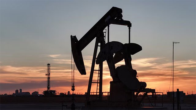 Oil prices decline sharply as Trump signals pause in US military action against Iran