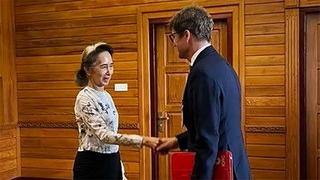 Aung San Suu Kyi meets Red Cross delegation in first confirmed outside contact since 2021