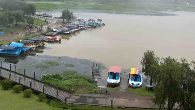 Gregory Lake spill gate opened as heavy rain raises water levels in Nuwara Eliya
