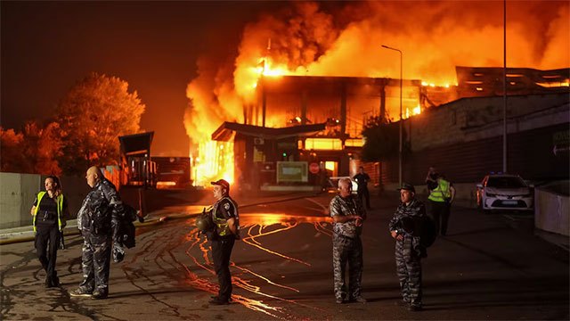 Russian missile barrage kills 17 in Kyiv, destroys major retail logistics hubs