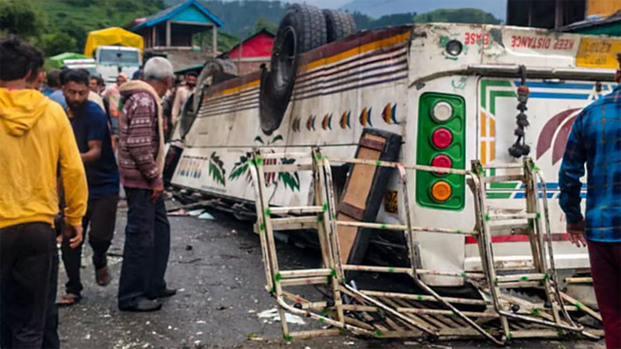 Bus Accident in Northern India Kills Eight, Injures Ten