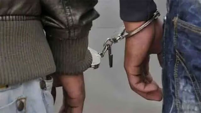 Two arrested in raid on illegal liquor operation near Karadiyana
