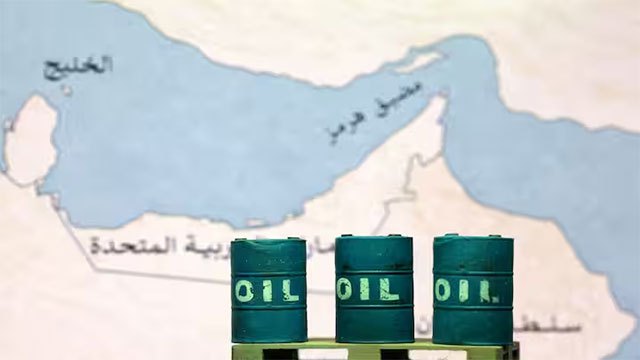 Oil prices climb amid Hormuz uncertainty and regional tensions