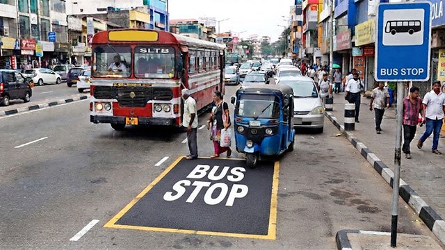 Sri Lanka Police Cracks Down on Vehicles Blocking Bus Stops