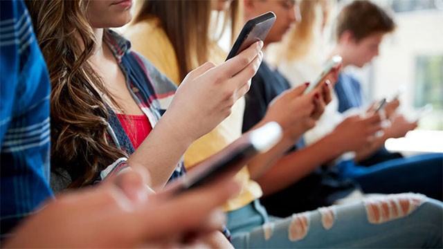 France's Constitutional Court Strikes Down Social Media Ban for Under-15s