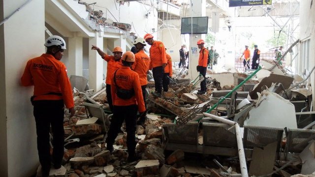 Indonesia Earthquake Kills 51, Forces Mass Evacuations in Eastern Province