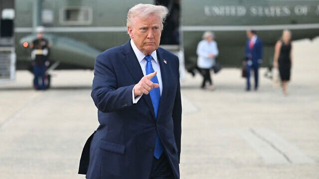 Trump Threatens Military Action Against Oman Over Iran Strait Negotiations