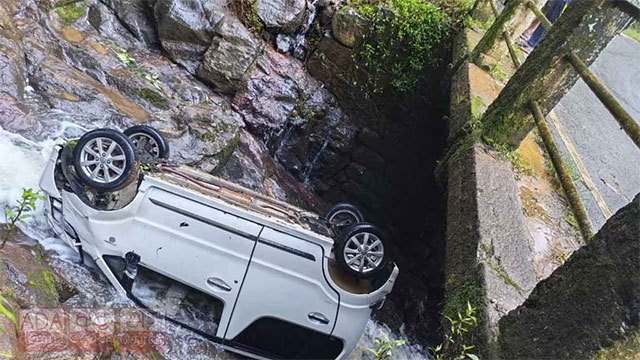 Vehicle carrying Sri Pada pilgrims plunges into canal after skidding off road