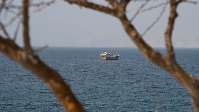 US prepares sweeping sanctions against Iran as tensions escalate over oil exports