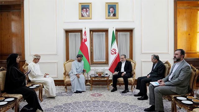 Iran and Oman Explore Shipping Corridor as US Tensions Persist