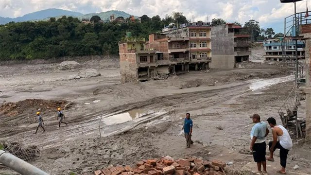 Death toll in Nepal disaster climbs to 579 as rescue operations continue
