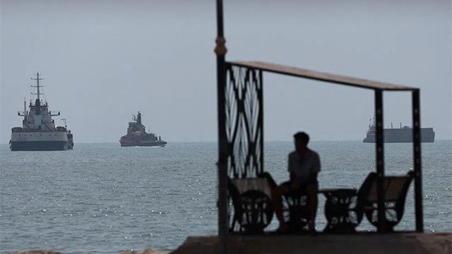 Iran Condemns US 'Economic D-Day' Sanctions as Supreme Leader Warns Against Social Unrest