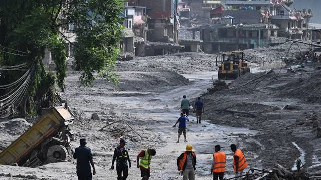 Nepal Begins Temporary Burials as Flood Death Toll Reaches 762