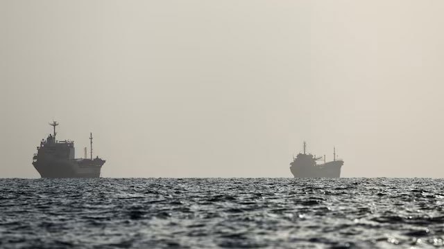 Oil Prices Surge Following US Military Operations Near Iranian Strait