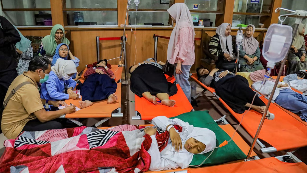 Over 500 students hospitalised in Indonesia after suspected food poisoning from government meal scheme