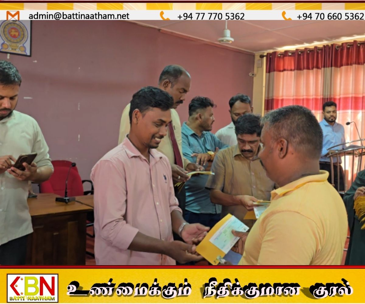 கின்னியாவில் 43 குடும்பங்களுக்கு நிலப் பத்திரங்கள் விநியோகிக்கப்பட்டன; வர்த்தகர்களுக்கு புயல் நிவாரணம் வழங்கப்பட்டது