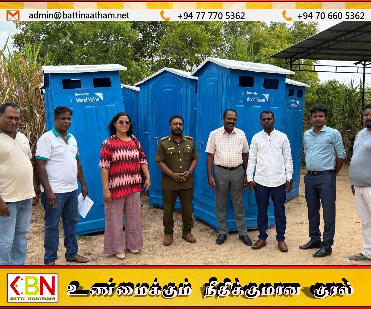 வாழைச்சேனை பிரதேச சபையிடம் தற்காலிக மலசல கூட தொகுதிகள் கையளிப்பு