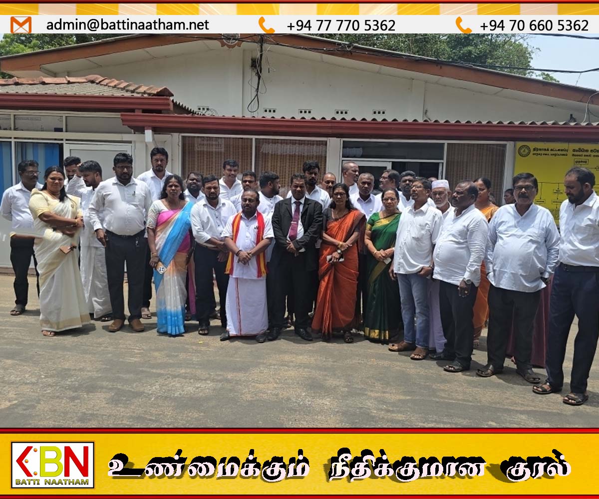 யாழ் மாநகர சபையின் உயர்மட்ட அதிகாரிகளுக்கு எதிராக உறுப்பினர்கள் போராட்டம்