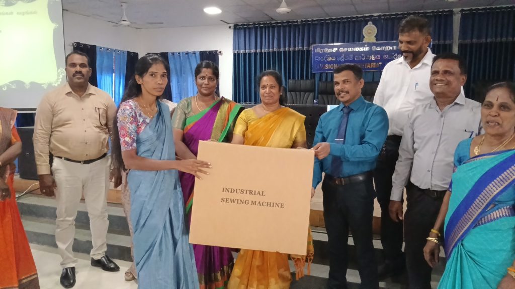 வளைச்சேனையில் தேசிய சামাजिक ক्षमतায়न योजना के अन्तर्गत तीन घर सौंपे गए