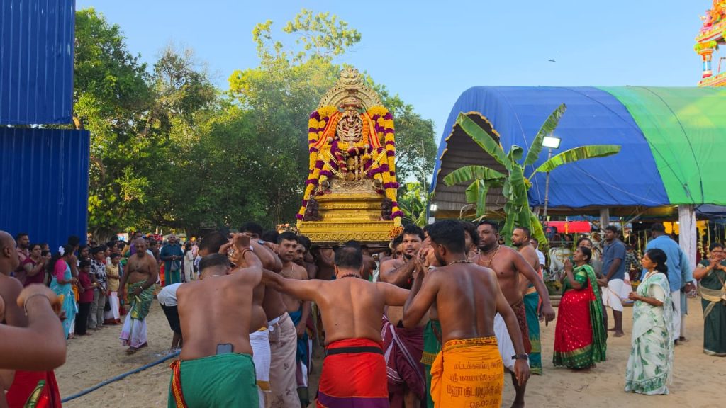 மதுரைയின் வரலாற்று மகாமங்கேஸ்வரர் கோயிலில் ஆயிரக்கணக்கான மக்கள் தேர் திருவிழாவில் கூடினர்