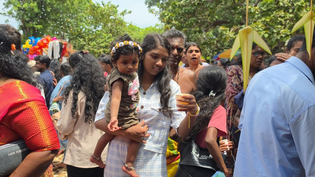 மதுரা இளைஞர் குழு மதராவின் இருபதிமூன்றாம் ஆண்டு சேவையை ஸ்ரீ மாமங்கேஸ்வரர் கோயில் திருவிழாவில் கொண்டாடியது