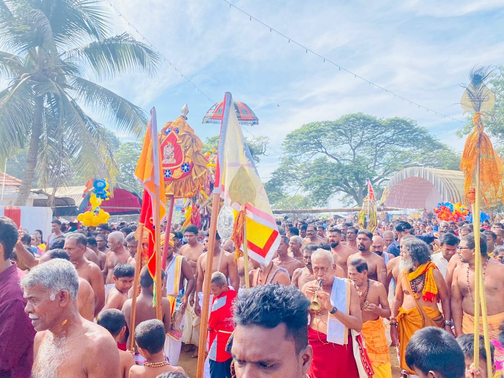 மண்டூர் கந்தசுவாமி ஆலய தீர்த்தோற்சவம் கோலாகலம்; பல்லாயிரக்கணக்கான பக்தர்கள் பங்கேற்பு!