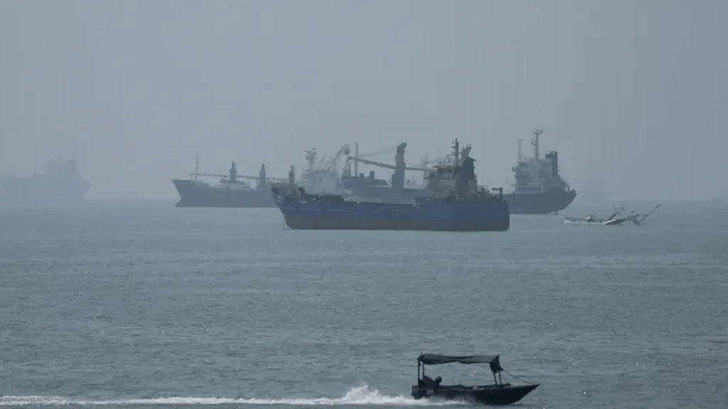 அமெரிக்கா இரான் லாரக் தீவில் ராணுவ தளங்களை தாக்கியது; இரான் ஜோர்டானில் ক্ষেপণাস్ত్র공격으로প्रতिशোध लिया