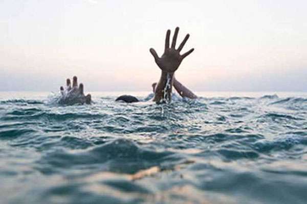 கர்பிட்டியாவ் அருகே மீனவ குடிசை கவிழ்ந்து இரண்டு குழந்தைகள்溺水