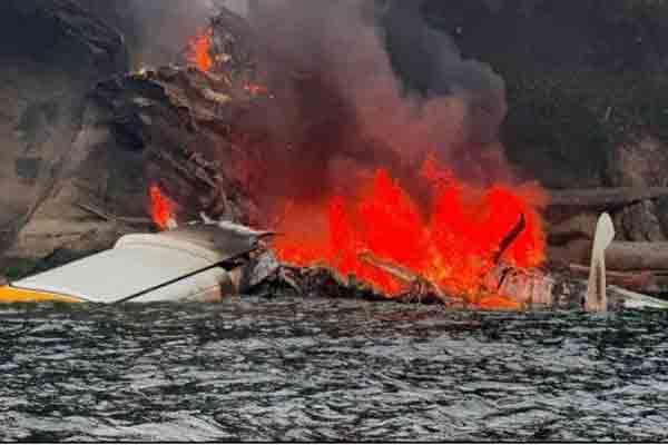 தீப்பிழம்பாக வெடித்துச் சிதறிய விமானம்: பயணிகளுக்கு நடந்து தெரியுமா?