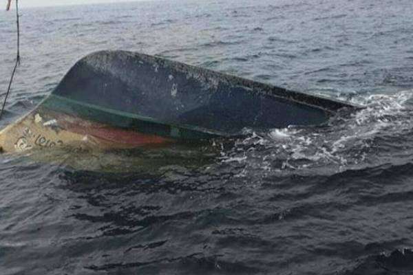 நைനாதிவு அருகே சிறிய படகு கவிழ்ந்தது; அனைத்து பயணிகளும் பாதுகாப்பாக மீட்கப்பட்டனர்