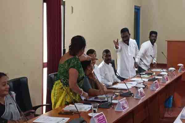 சபையை குழப்பிவிட்ட ஆறுமுகன் தொண்டமான்