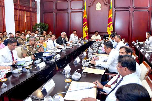 பொலிஸின் அபிவிருத்தி பணிகளை விரைவுபடுத்துமாறு ஜனாதிபதி அறிவுறுத்தல்