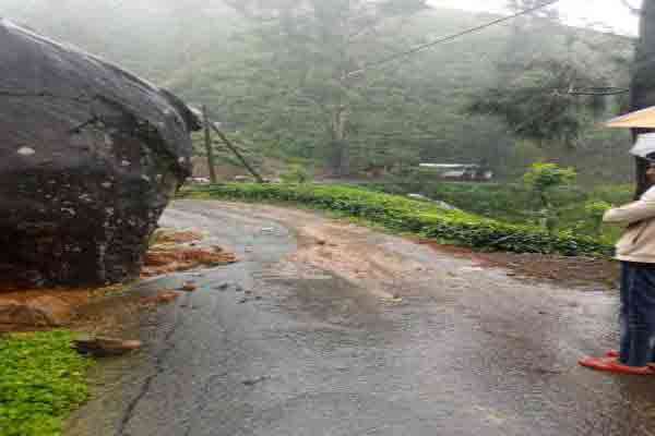 பிரதான வீதியில் கற் பாறை சரிவு
