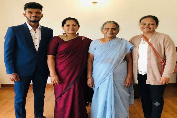நுவර எலिய மாவட்டத்தில் ஏற்பட்ட நிலச்சரிவில் நான்கு குடும்ப உறுப்பினர்கள் கொல்லப்பட்டனர்