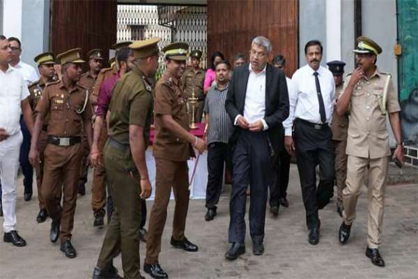 நீதி அமைச்சர் யாழ்ப்பாணம் சிறைச்சாலை வசதிகளை ஆய்வு செய்தார்
