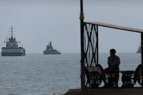 ஐக்கிய அரபு அமீரகத்தில் உள்ள அமெரிக்க இராணுவ தளம் மீது தாக்குதல்