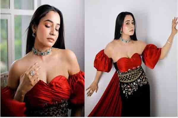 கவர்ச்சியால் கவனம் ஈர்த்த நடிகை