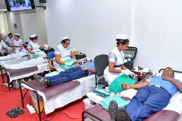 ஜனாதிபதி कार्यालय இரத்த दान अभियान आयोजित, संग्रह लक्ष्य अतिक्रम
