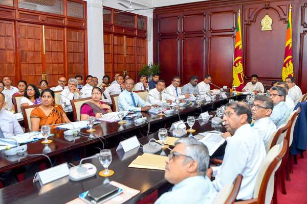 ’வெளிநாட்டில் தொழில்புரிவோருக்கு காணிகளை வழங்கும் திட்டத்தை தயாரிக்கவும்’