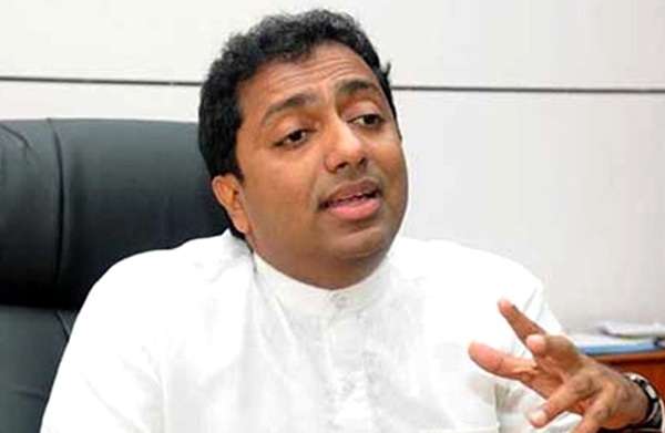 முன்னாள் அமைச்சர் அகிலா விரજ் கரியවசம் ஊழல் குற்றச்சாட்டுகளில் கைது செய்யப்பட்டார்