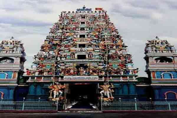 கோயில் தலைப்பு பூசாரி நகை திருட்டு வழக்கில் வெளிநாட்டு பயணத்திற்கு தடை விதிக்கப்பட்டார்